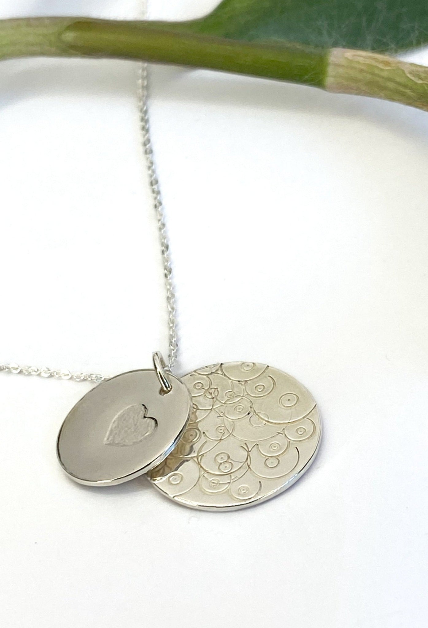 Breastfeeding milestone necklace - platinum (18 months)